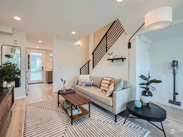 1012 NE 112th Street, Seattle, WA 98125