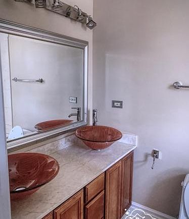 2nd image of 6610 S Kenwood Ave APT 205