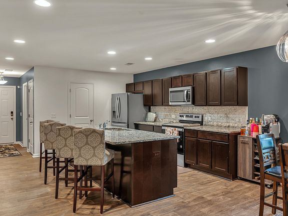 3rd image of 108 Rockingham Way