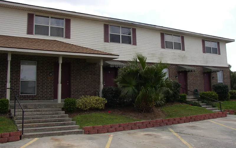 4620 Pontchartrain Dr — Photo 2