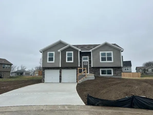 2408 Jones Ranch Pkwy, Harrisonville, MO 64701