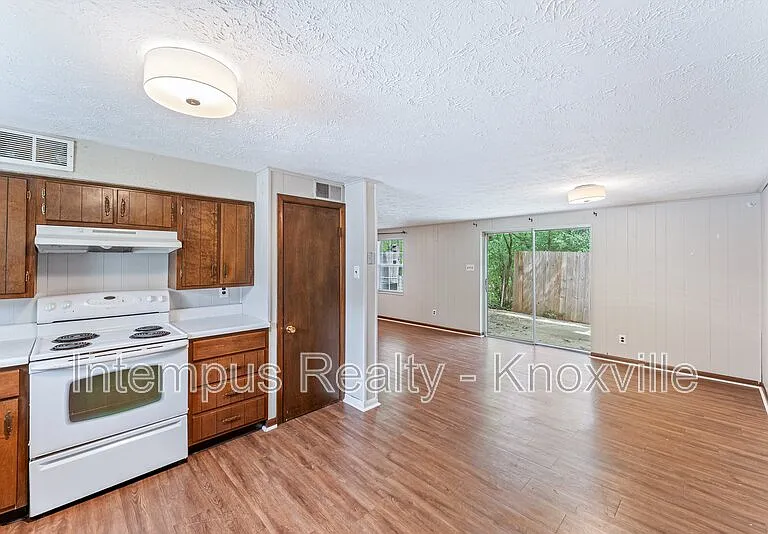 8738 Gleason Dr — Photo 16