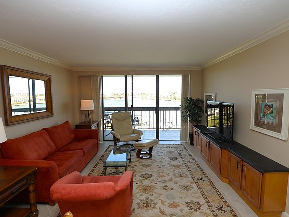 2nd image of 651 Seaview Ct APT 306