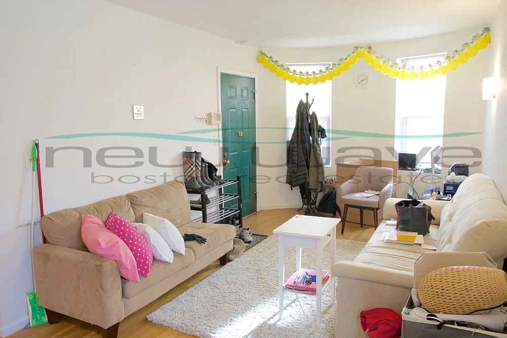 2 bed, 700 sqft, $3,800 — Photo 2