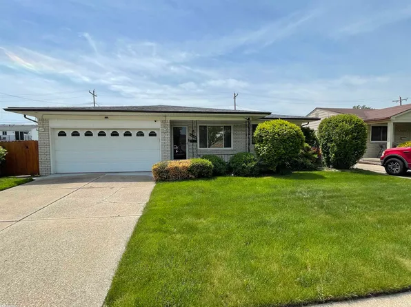 16666 Dort St, Roseville, MI 48066