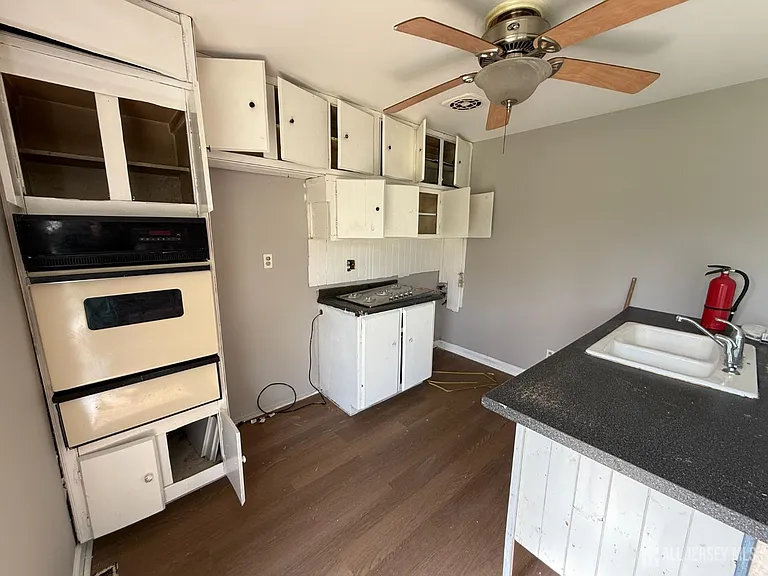 8 Poe Ct — Photo 3