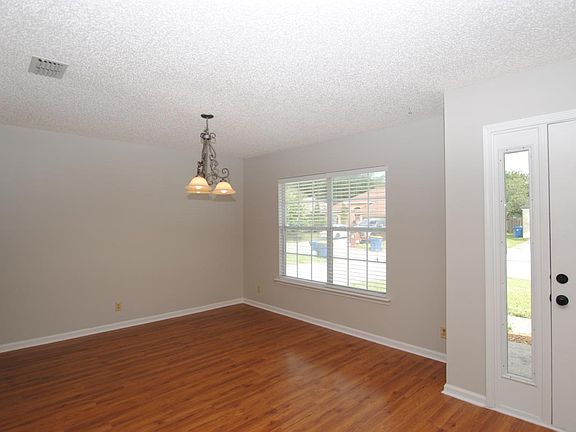 2nd image of 12590 Hickory Lakes Dr S