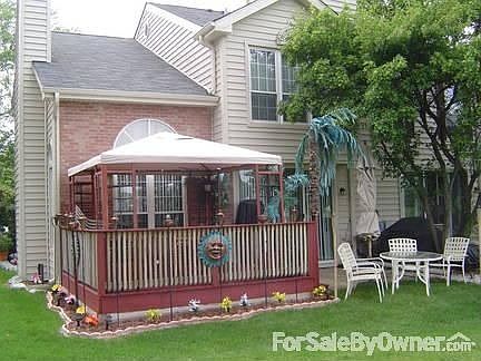 BACK YARD : A 12X12 DECK AND 10X10 PATIO EXTRA SPACE FOR BBQS AND PARTIES