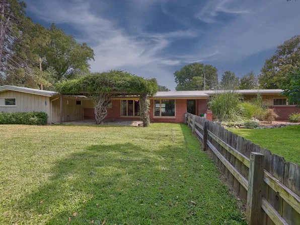 1806 E 13th Ave, Winfield, KS 67156