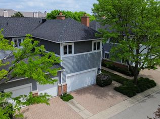 5 Mashie Ct, Woodridge, IL 60517