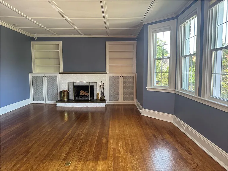 703 Saint James St — Photo 10