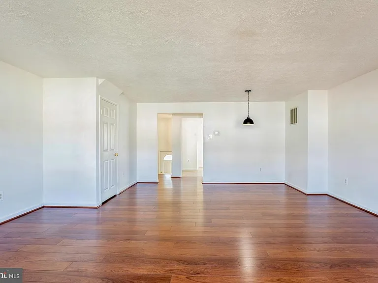 8 Tatler Pl — Photo 26