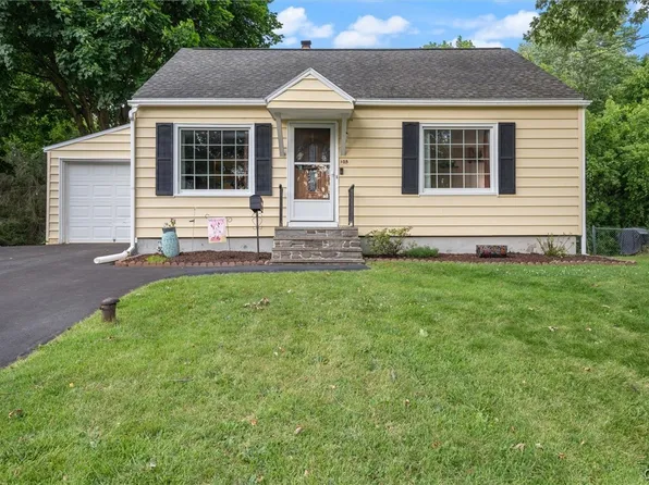 105 Fairfield Dr, North Syracuse, NY 13212