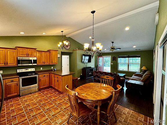 4th image of 616 County Road 5352