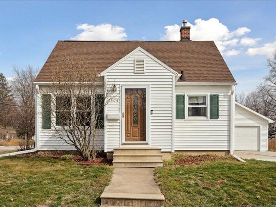 1404 Tremont St, Cedar Falls, IA 50613