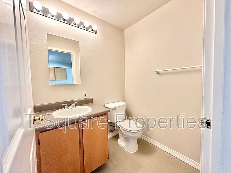 9525 NE 180th St #303 — Photo 8