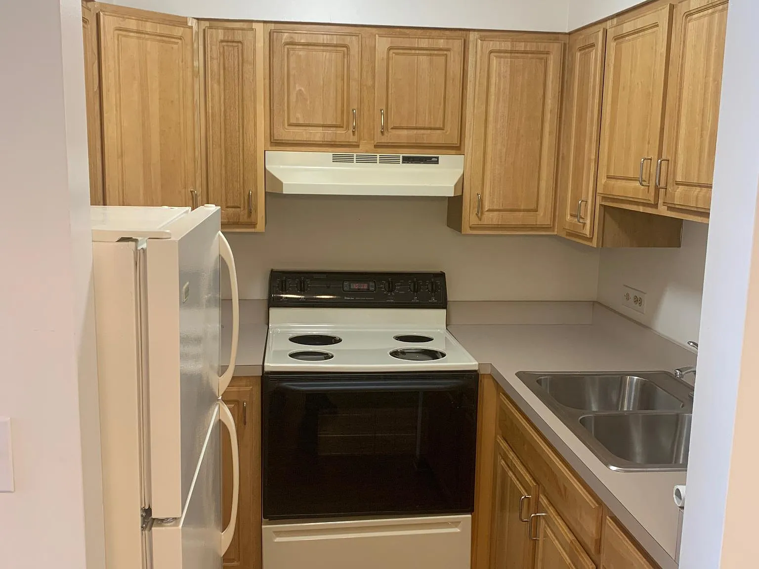 335 N Columbine Ave — Photo 3
