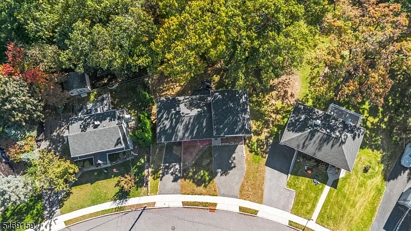 4 bed, 2.5 bath, $4,000 — Photo 2