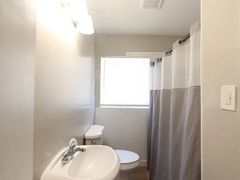7808 Vienna Ave — Photo 11