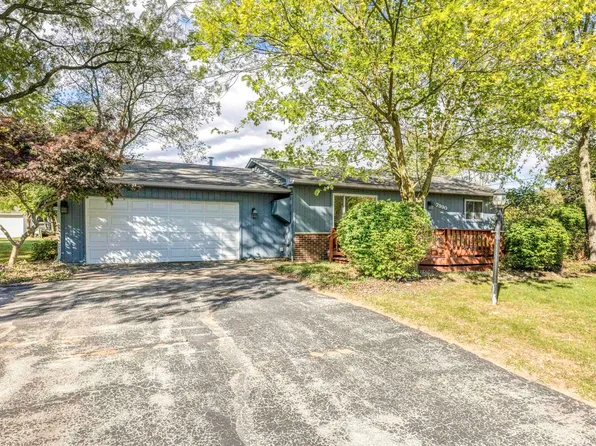 7990 Lakeview Dr, Lexington, MI 48450