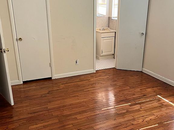 3rd image of 1207 Hall St