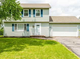 5942 King Hill Dr, Farmington, NY 14425