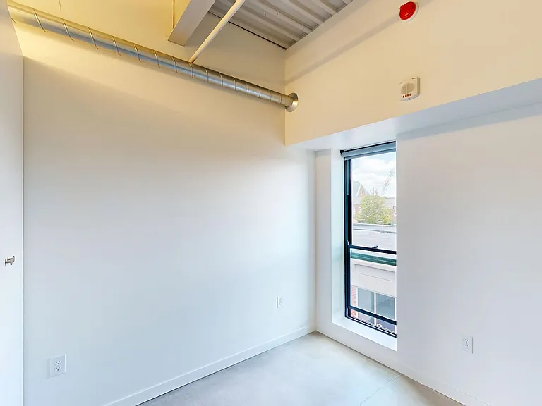 418 East Grand — Photo 77