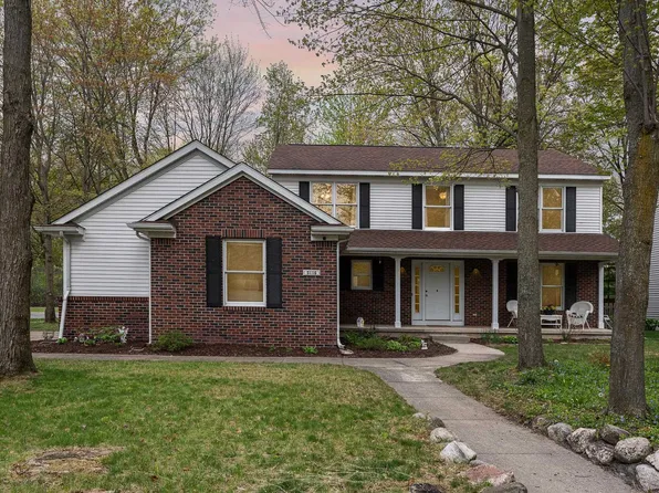 5116 Goldenwood Dr, Midland, MI 48640