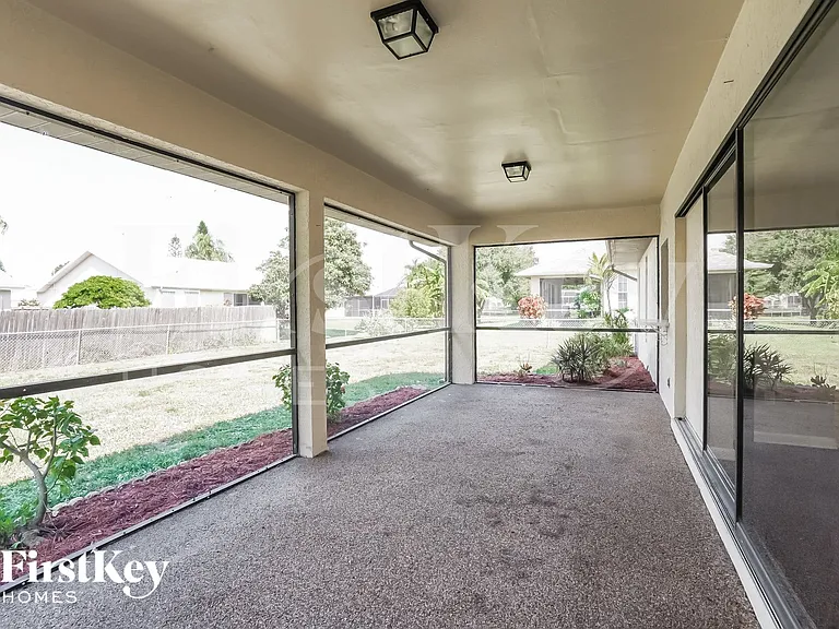 221 SW 43rd Ter — Photo 14