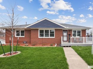215 Myra Pl, Clinton, IA 52732