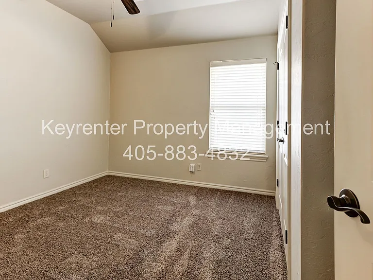 9016 NW 75th St — Photo 23