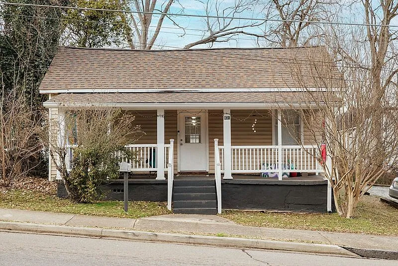 3 bed, 2.0 bath, 1472 sqft, $2,000 — Photo 1