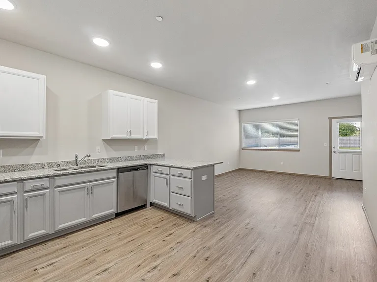 Ridgeline Apartments — Photo 32