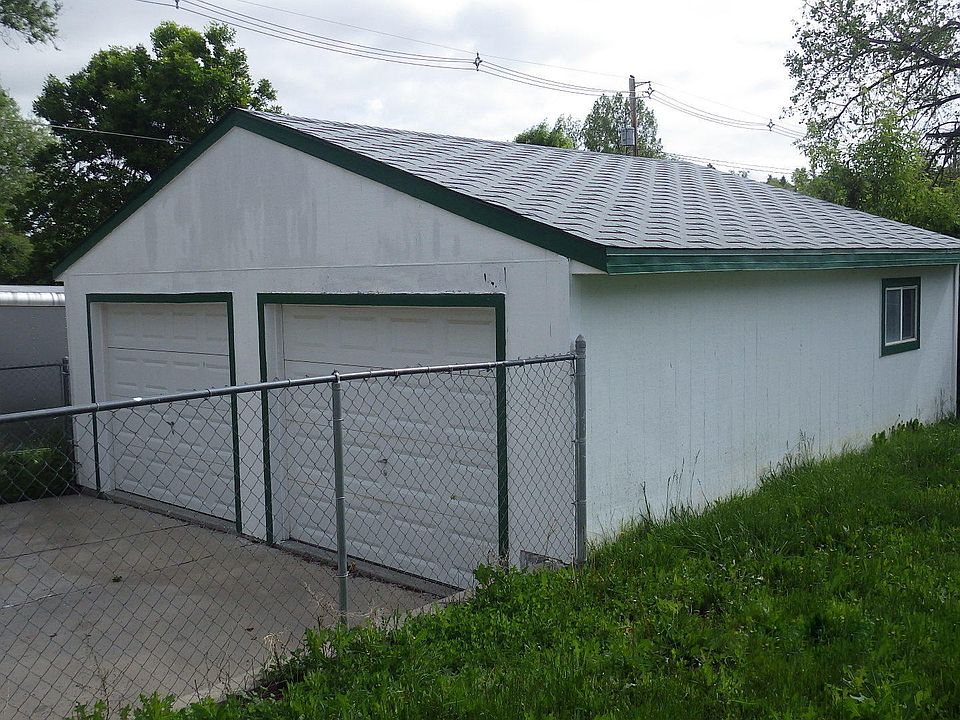 2nd image of 704 W 9th St