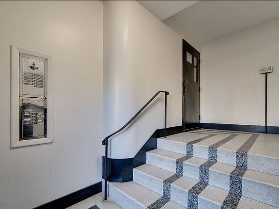 5th image of 230 Farmington Ave #9