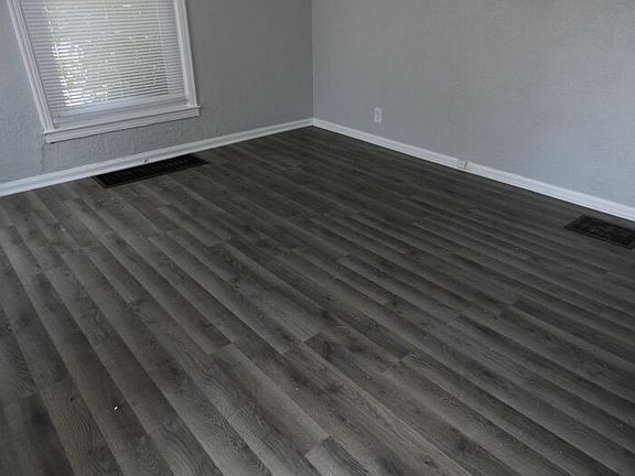 3rd image of 3509 Caroline Ave