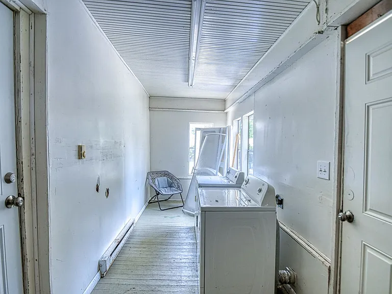 464 College Ave — Photo 34