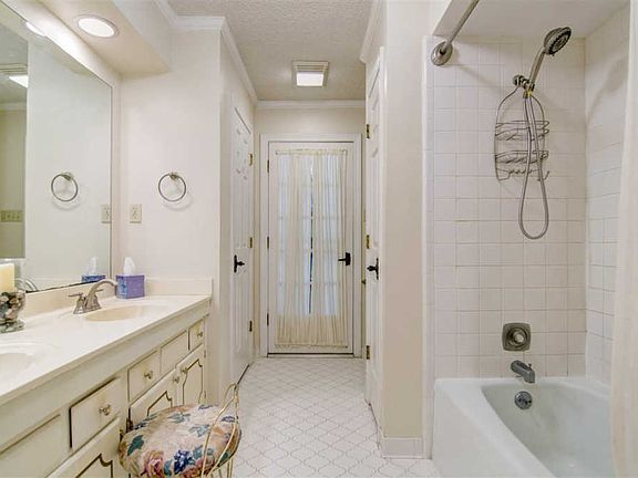 3rd image of 11429 Sycamore Farms Dr