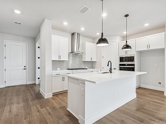 The Marina - Kitchen