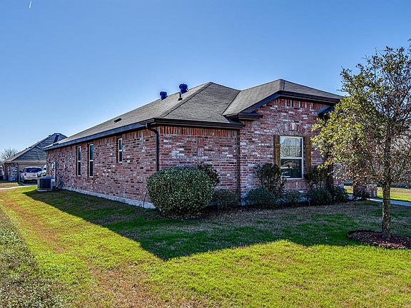 3rd image of 716 Candelila Dr