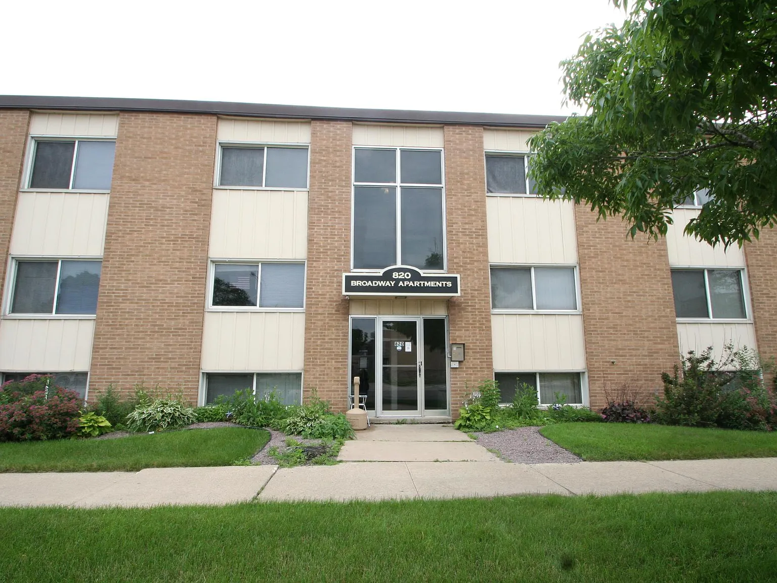 1 bed, $750 — Photo 1