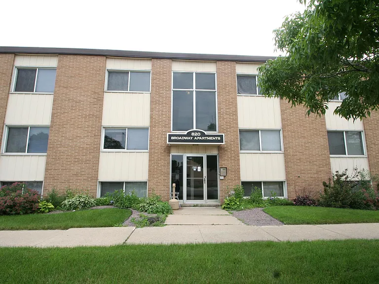 820 Broadway Ave N #304 — Photo 1