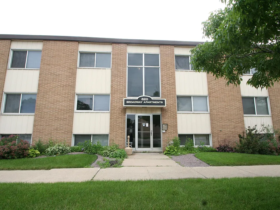 820 Broadway Ave N #304