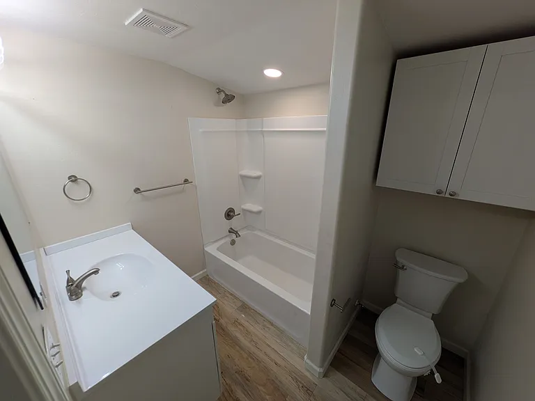 924 E Walnut St — Photo 14