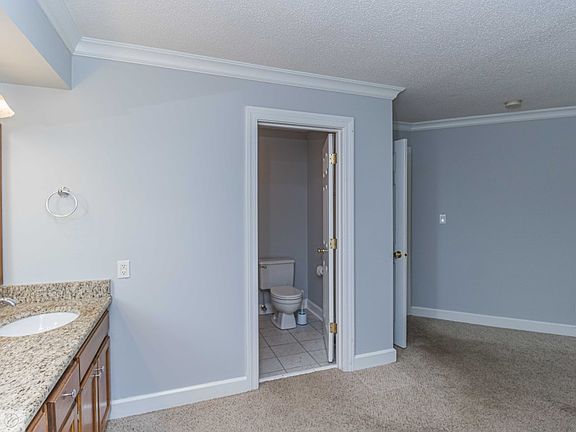 4th image of 115 N Marion Dr