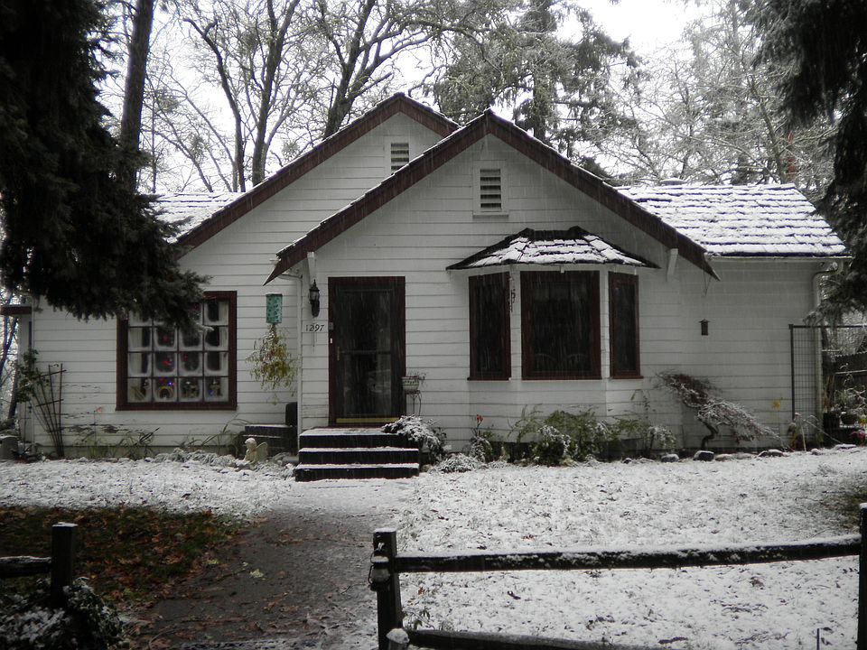 Main 3 bed 1 bath home