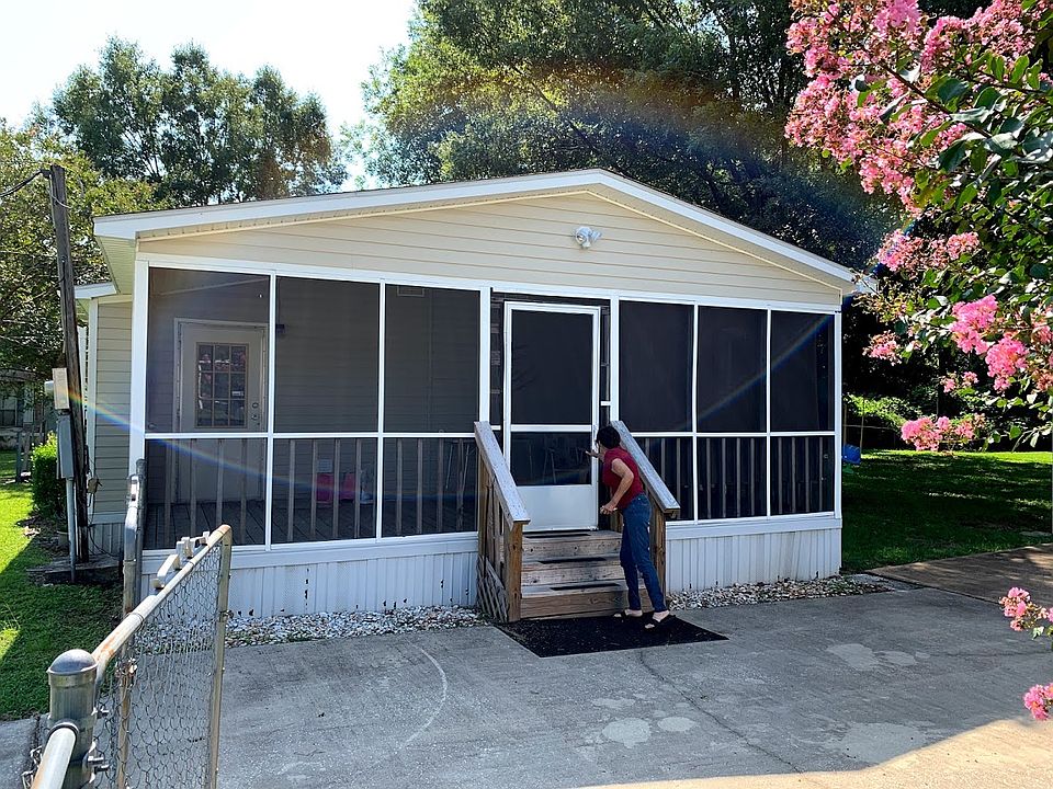 2nd image of 8599 Hunters Pointe Dr N