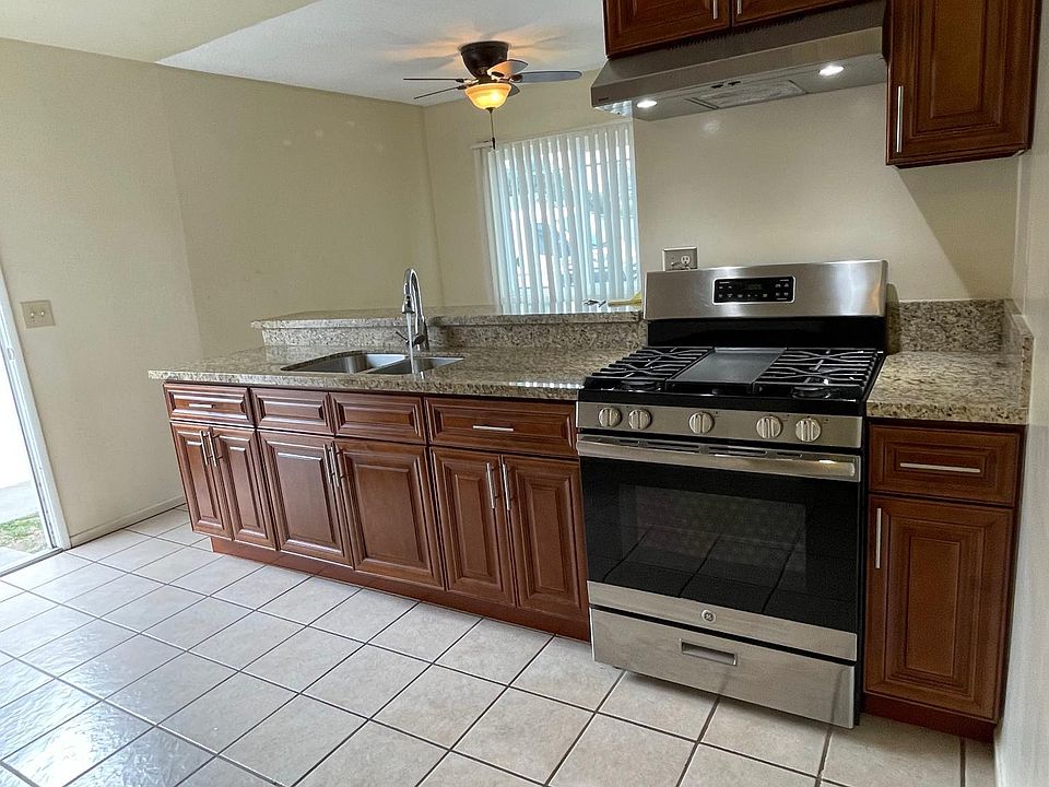Granite Clad Kitchen, Very Clean