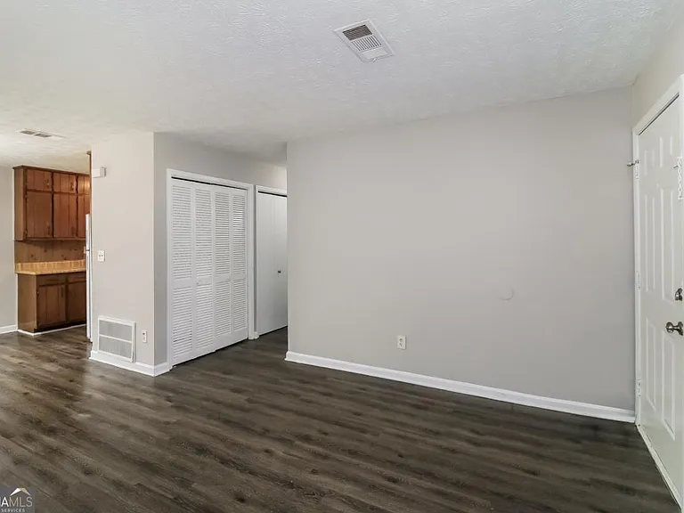 307 Hamilton Glenn #305 — Photo 3
