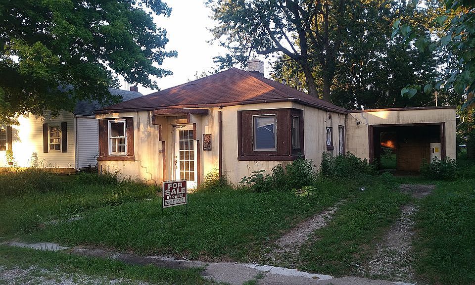 1st image of 142 N Hawkins Ave
